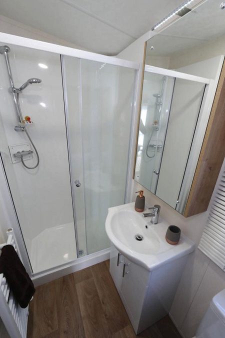 Residential Spec Countryside Lodge - Image 13