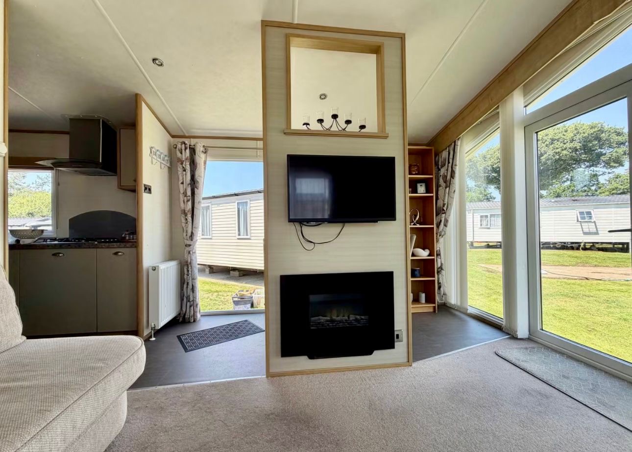 Carnaby Springdale - Image 2